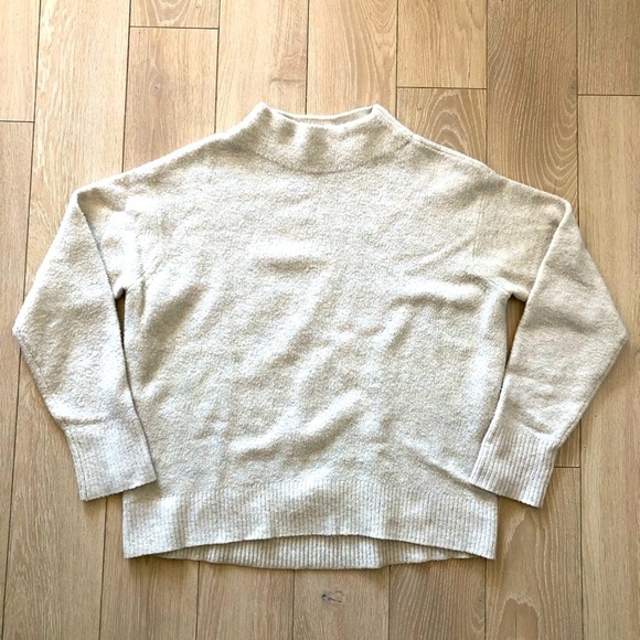 Uniqlo Sweaters - Uniqlo Wool Blend Mock Neck Sweater in White Light Grey Heather Size S